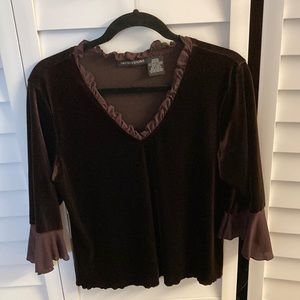 Velvet top with a bell sleeve